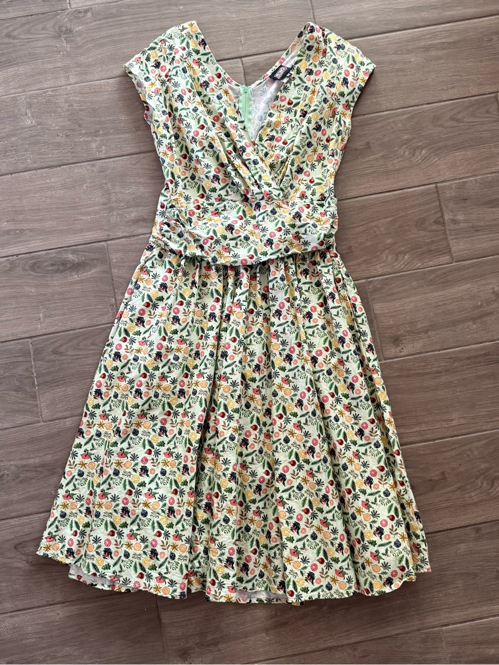 Retrolicious Cream Floral Midi Dress with V-Neck